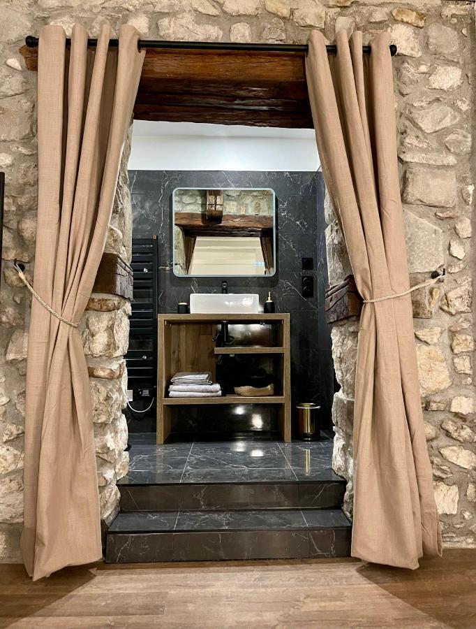 La loge de pierre au coeur de la vieille ville d Annecy Extérieur photo
